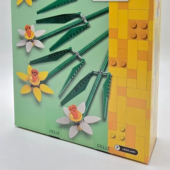 LEGO Yellow and White Daffodils (40747) - Picture 3 of 5